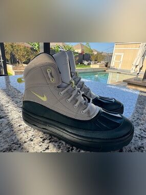 Nike High-Top Duckboot Sneakers in Gray, Black and Yellow-Green